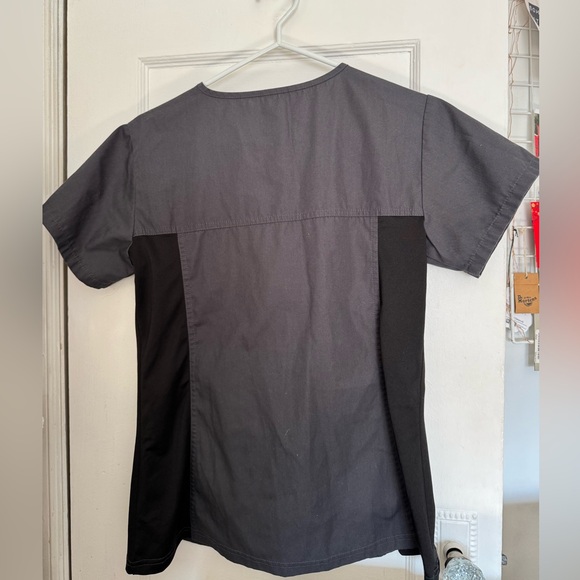 Mobb scrub top - Picture 3 of 6